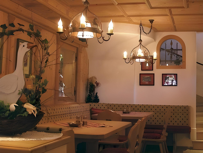 Others 4, Hotel Jager, Schwaz