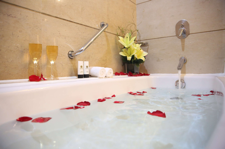 Bathroom 19