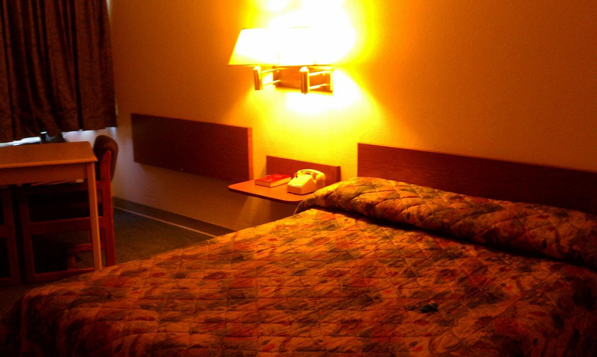 Bedroom 5, Colorado River Value Inn, Mohave