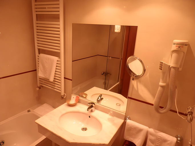 Bathroom 3, Hotel Arturo, Lleida