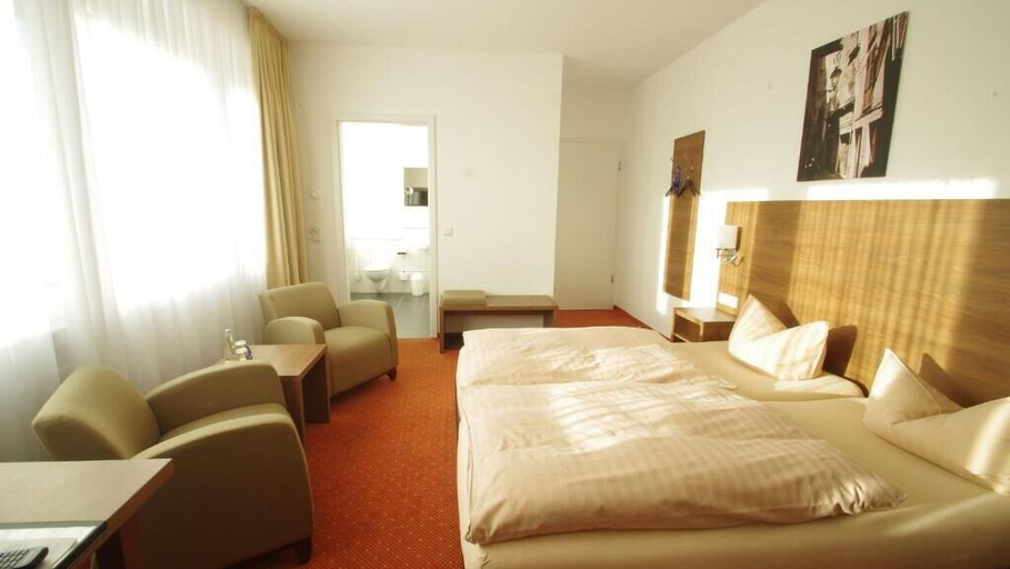 Bedroom 3, Hotel Peterchens Mondfahrt, Fulda