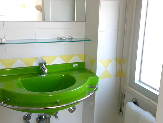 Bathroom 3, Hotel Continental, Rimini