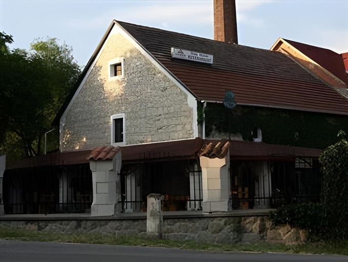 Food & Drinks 3, Oreg Malom Apartmanhaz, Mezőkövesdi