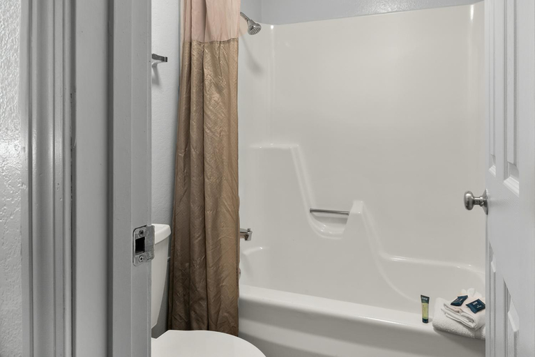 Bathroom 4, Americas Best Value Inn Bangor, Penobscot
