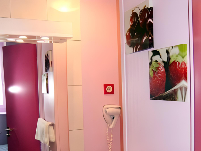 Bathroom 4, Hôtel de la Plage, Seine-Maritime