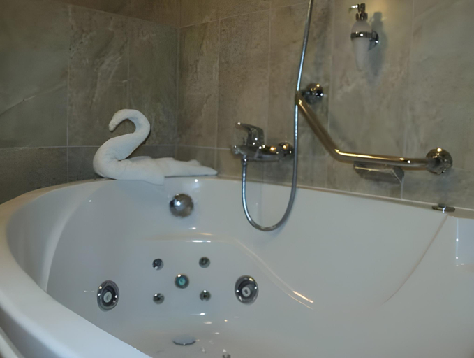 Bathroom, Hotel Kodmon, Eger