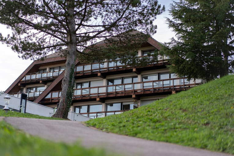 Exterior 6