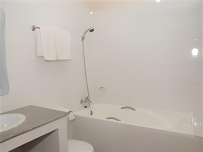 Bathroom 3, Chaleunehoung Hotel, Vientiane