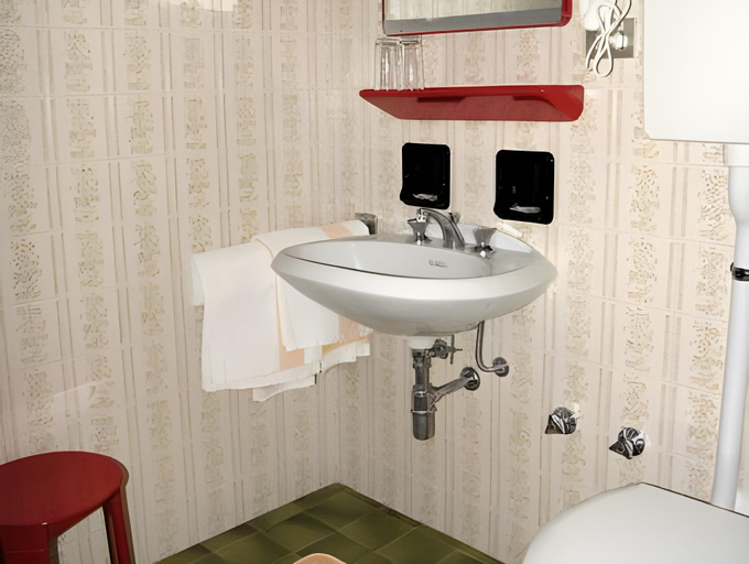 Bathroom 3, Hotel Diana, Trento