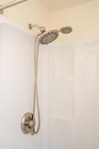 Shower, The Atomic Blue Motor-Inn, San Juan