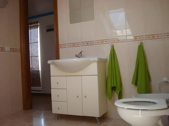 Bathroom 3, Baleal GuestHouse, Peniche