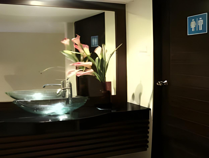 Bathroom 4, Sooksabai Jomtien Beach Hotel, Pattaya