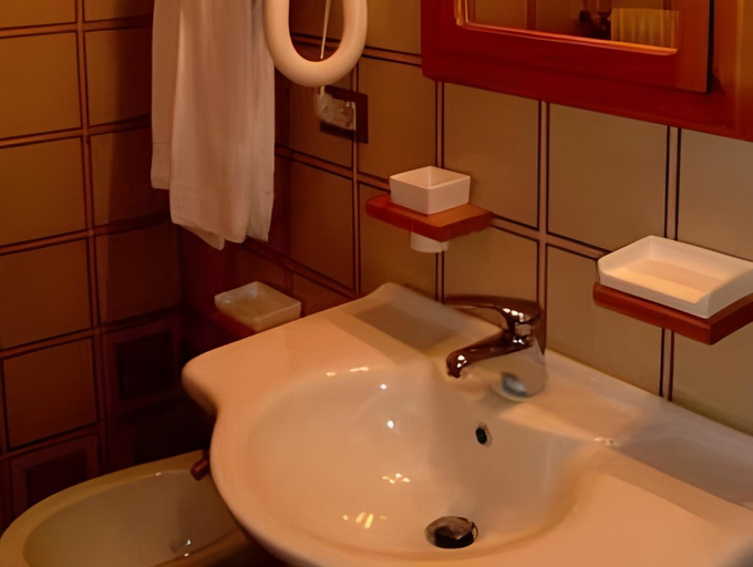 Bathroom 4, Digonera Historic Hotel B&B, Belluno