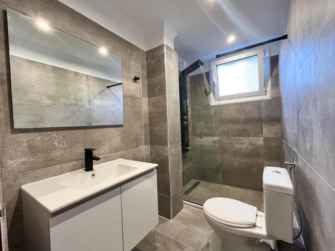 Bathroom 2, Giovanni Apartments, Epirus