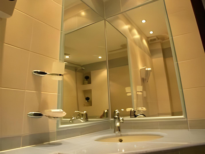 Bathroom 3, Sokratis Hotel, Central Macedonia