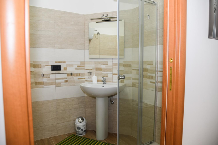 Bathroom 2, AF Apartments, Vibo Valentia