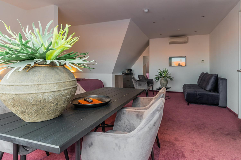 Others 5, Hotel Bru, Schouwen-Duiveland