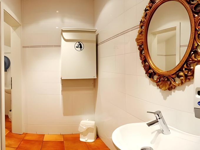 Bathroom 2, La Tambra - Residence - Central with Restaurant, Bolzano