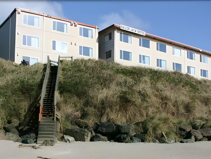 Exterior & Views 1, Sailor Jack's Oceanfront Inn, Lincoln