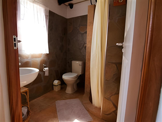 Bathroom 4, Etusis Lodge, Karibib
