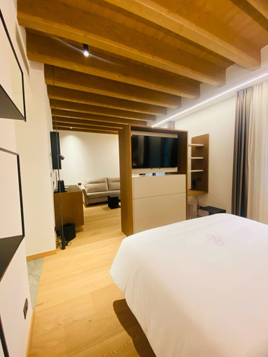 Bedroom 4, Wine Hotel San Carlo - Relais & SPA, Sondrio