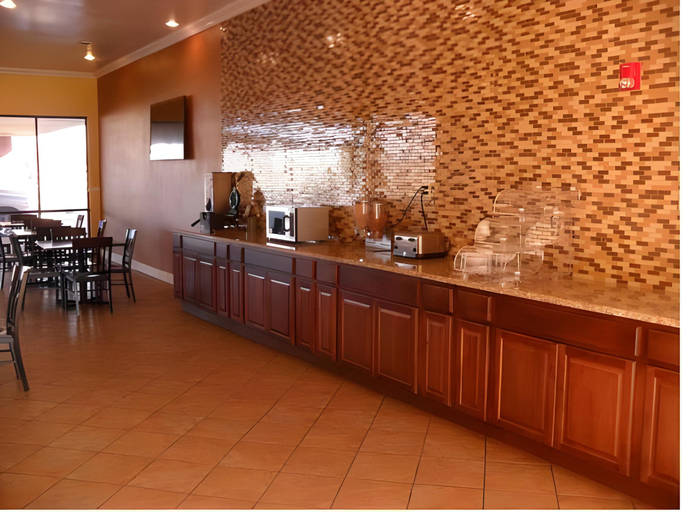 Food & Drinks 5, Express Inn & Suites Greensville TX, Hunt