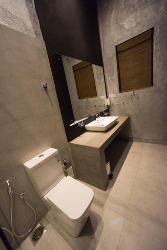 Bathroom 4, Kevans Casa, Mahiyanganaya