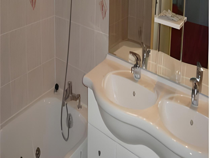 Bathroom 3, La Chaumiere d Agde, Hérault