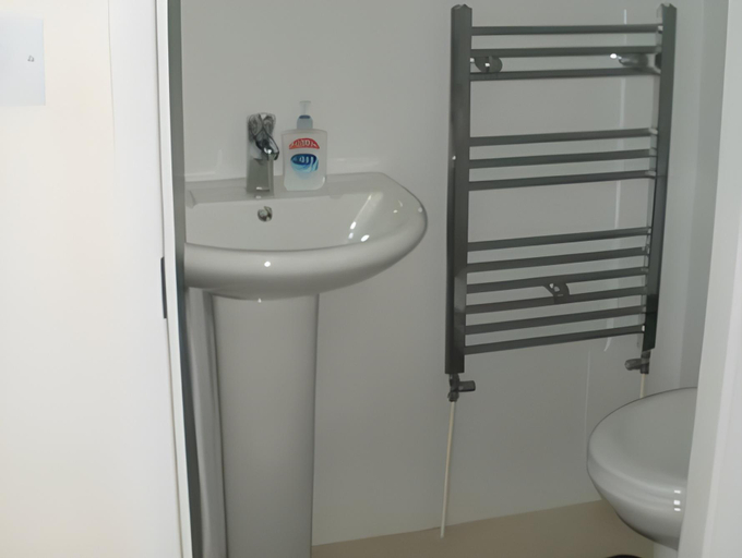 Bathroom 3, London Heathrow Guesthouse, Windsor and Maidenhead