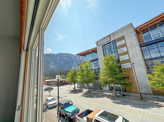 Exterior & Views 2, Crash Hotel Squamish, Squamish-Lillooet