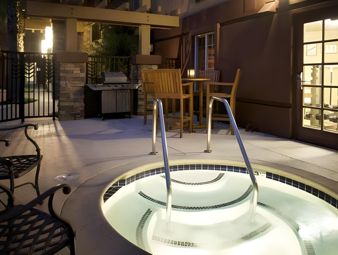 Sport & Beauty 5, Larkspur Landing Extended Stay Suites Renton, King