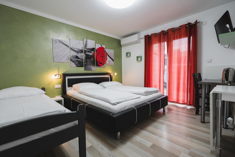 Bedroom 2, Park Hotel & Gastehaus Rust, Ortenaukreis
