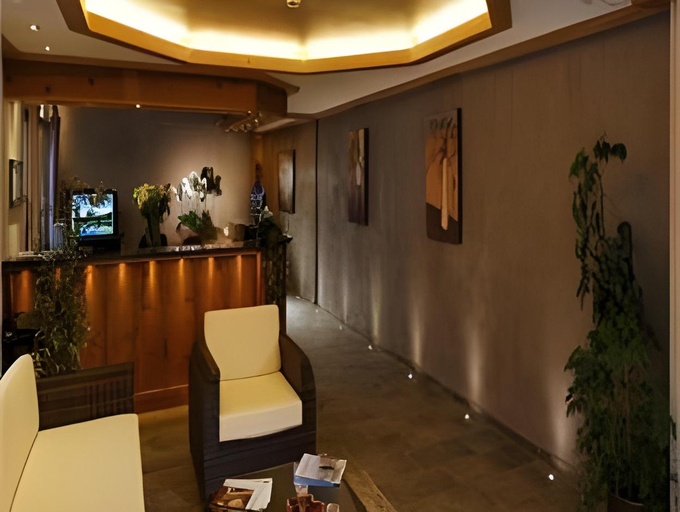 Others 5, Hotel Alphorn, Saanen