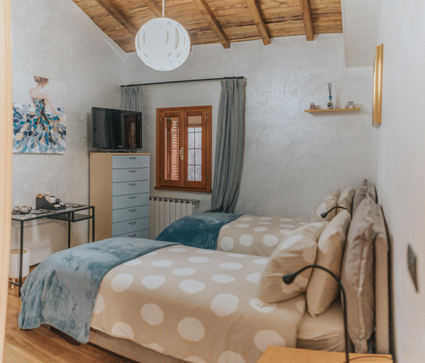 Others 2, A Casa di Marina, Latina