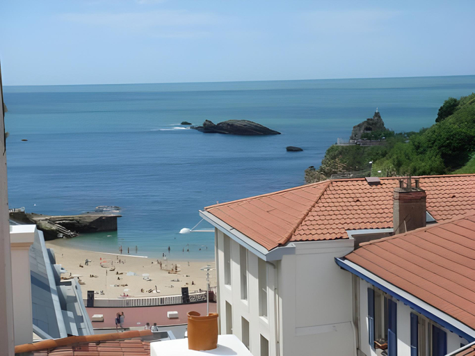 Exterior & Views 18