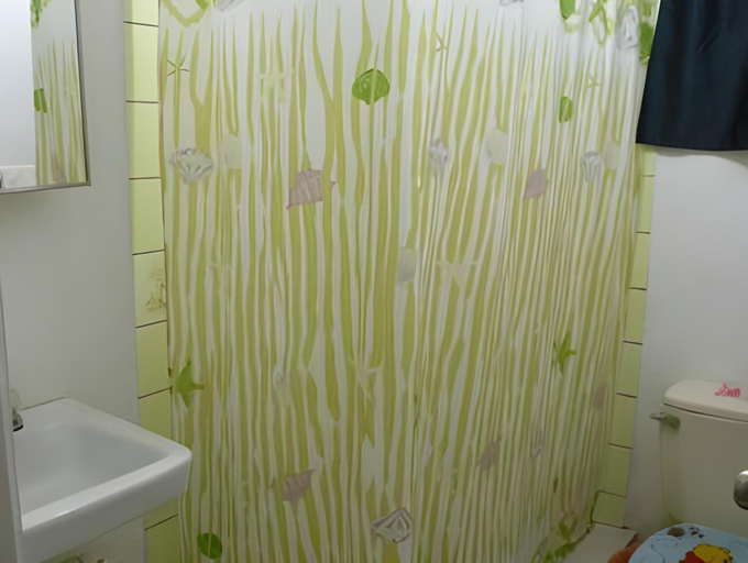 Bathroom 3, The Red Hut Inn