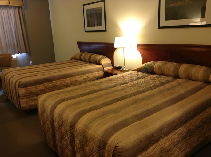 Bedroom 3, Lakeview Inns & Suites - Fort Nelson, Northern Rockies