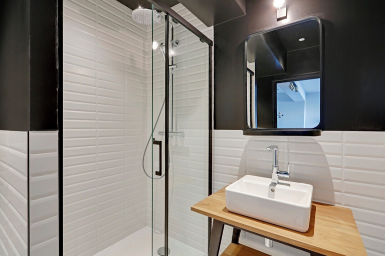 Bathroom 2, North Paris Suite, Paris