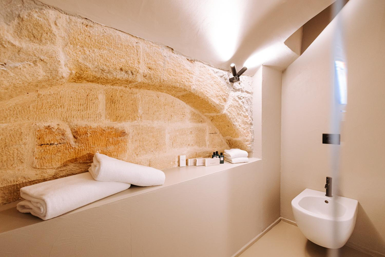 Bathroom 3, Palazzo Giuditta, Bari