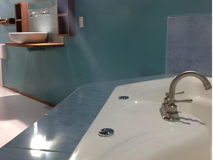 Bathroom 4, Lizard King Hotel & Suites, Talamanca