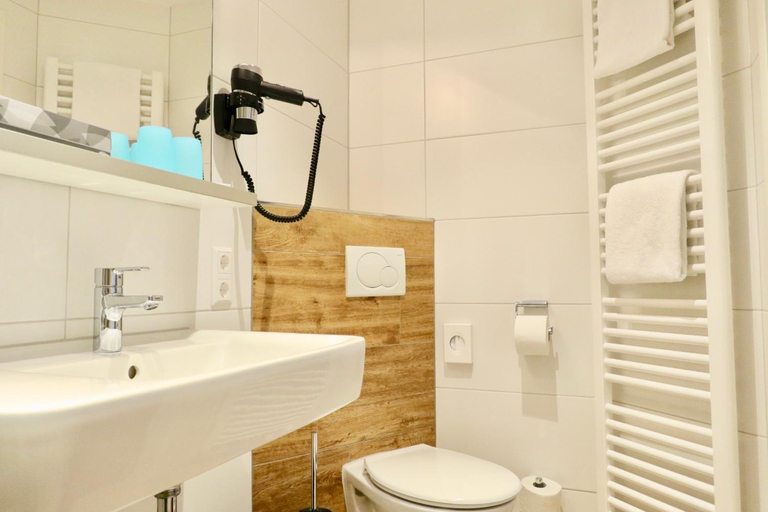 Bathroom 5, DEVA Hotel Renchtalblick, Ortenaukreis