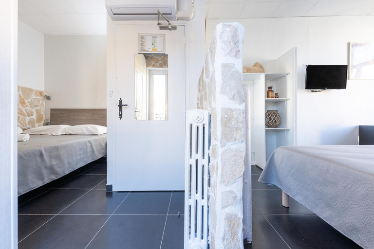 Bedroom 2, Hotel De Belgique a Menton, Alpes-Maritimes