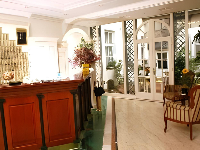 Others 2, Hotel Adlon, Wien