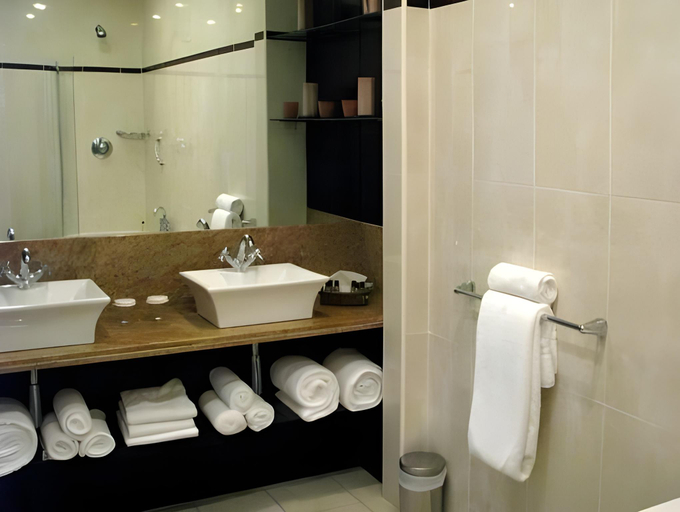 Bathroom 5, Da Vinci's Hotel Derry, Derry and Strabane