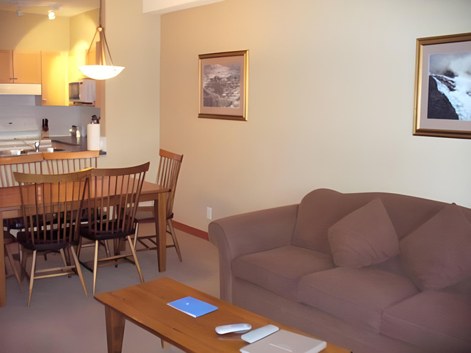 Public Area 4, Lodges at Canmore, Division No. 15