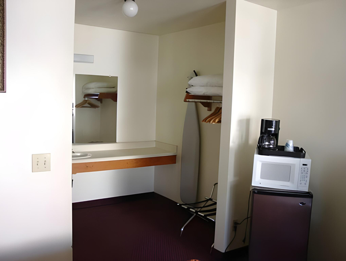 Others 3, Westward Inn, Curry