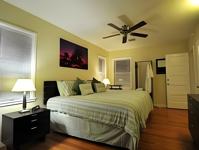 Bedroom 2, Suite Dreams Inn by the beach, Monroe