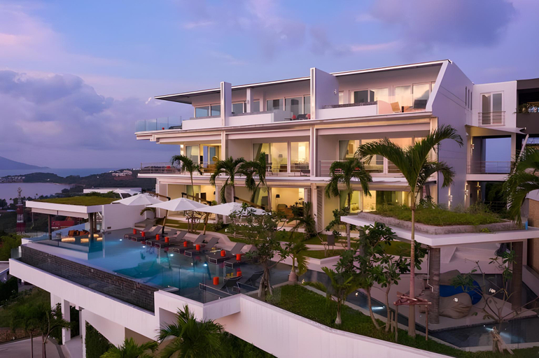 Exterior & Views