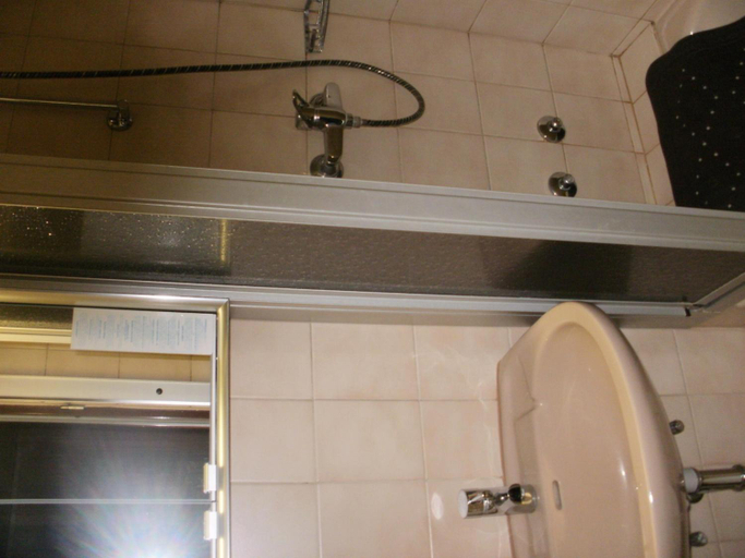 Bathroom 9
