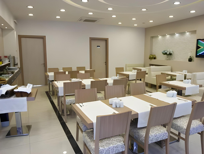 Food & Drinks 5, Helen Park Hotel, Merkez